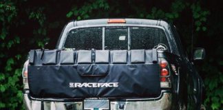 Race Face Tailgate Pad : protection de hayon pick-up pour VTT Protection de benne VTT Race Face Tailgate