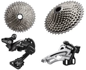 Cassettes et dérailleurs Shimano Deore XT M8000.