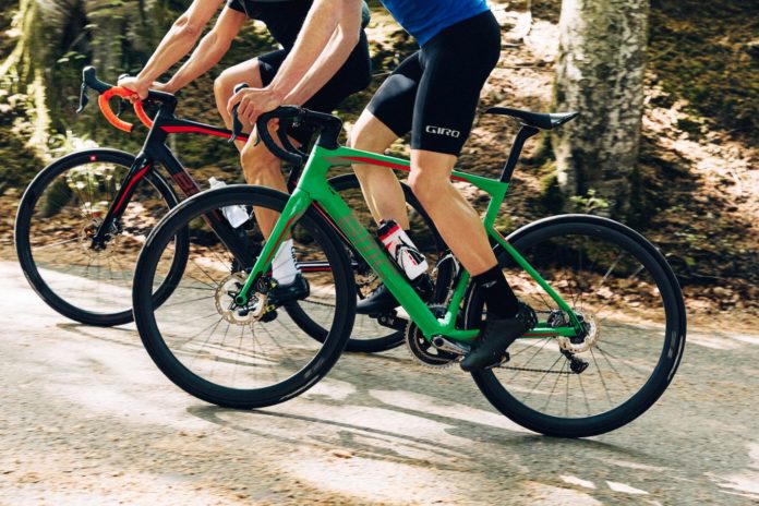 Le BMC Roadmachine 01 Dura Ace DI2 est polyvalent et sécurisant.