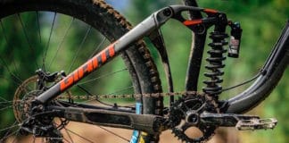 Sram GX DH : un groupe unique pour descendeur Le Sram GX DH se compose principalement d'une cassette, d'un dérailleur et d'une manette Trigger spécifique.