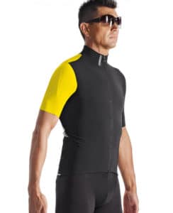 Le maillot Assos SS.campionissimoJersey_evo7 est sans doute le plus polyvalent de la gamme Helvétique.