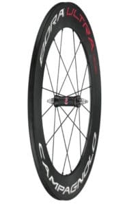 Rigidité, aérodynamisme et faible inertie sont les qualités de cette roue spécifique à la piste.
