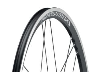 Roues vélo route Campagnolo Zonda C17 en nouveauté La Campagnolo Zonda C17 reste une roue polyvalente.