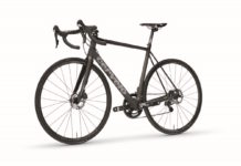 Vélo de route Cervélo R3 Disc : nouveauté et test Le Cervélo R3 Disc présente des lignes fluides