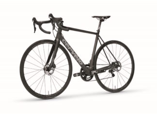 Vélo de route Cervélo R3 Disc : nouveauté et test Le Cervélo R3 Disc présente des lignes fluides