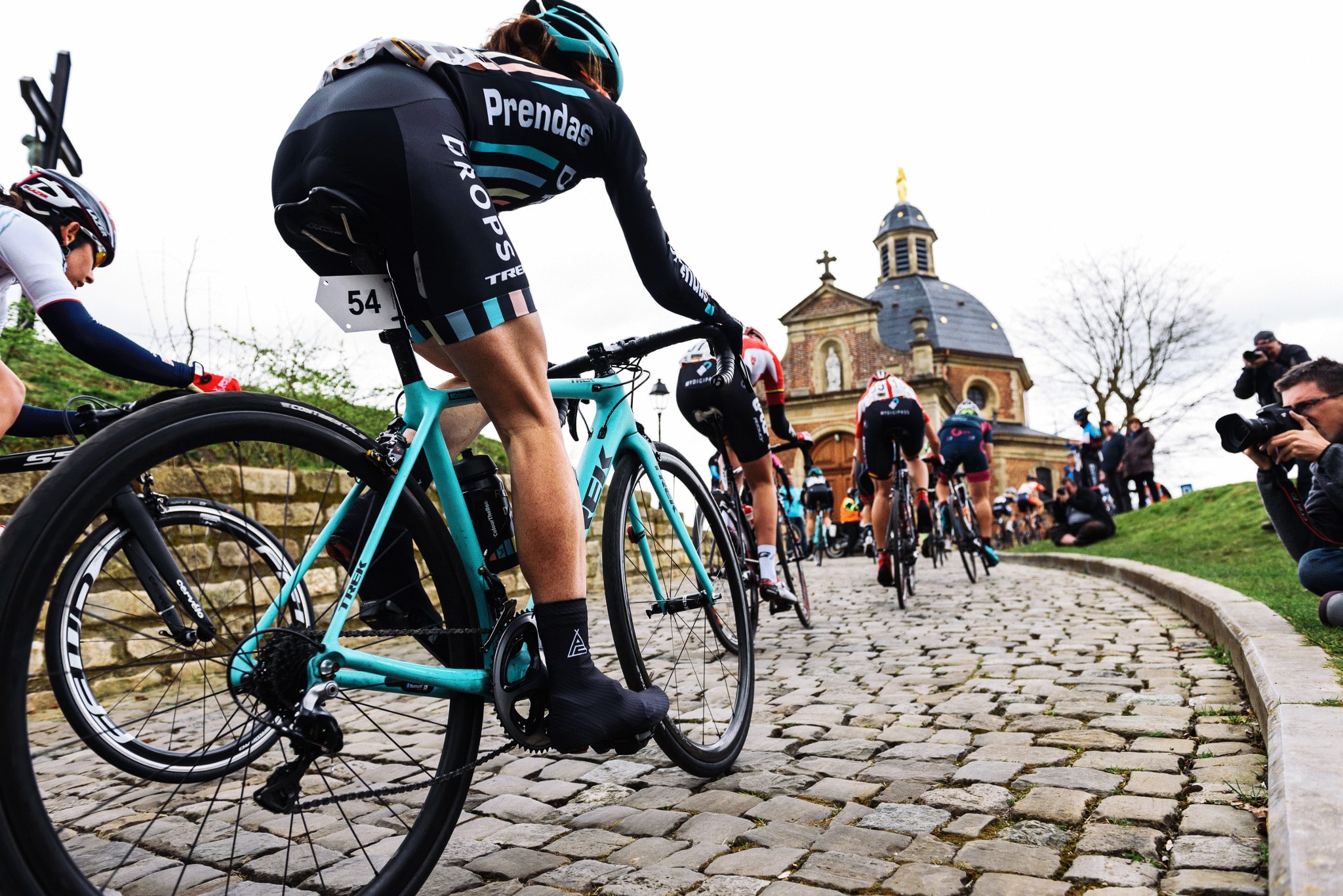 Les meilleurs vélos route femme : 5 marques passées au crible