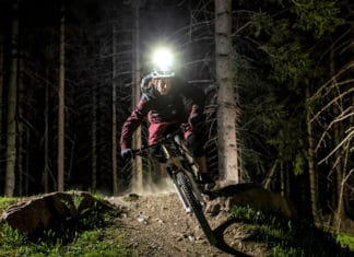 Éclairage Sigma Buster 2000 en nouveauté 2017 L'éclairage vélo Sigma Buster 2000 permet une visibilité parfaite en pleine nuit.