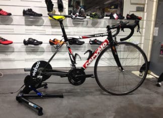 Home trainer Wahoo Kickr 2017 : la nouvelle référence Une technologie de pointe et un confort d'utilisation fantastique pour le Wahoo Kickr 2017.