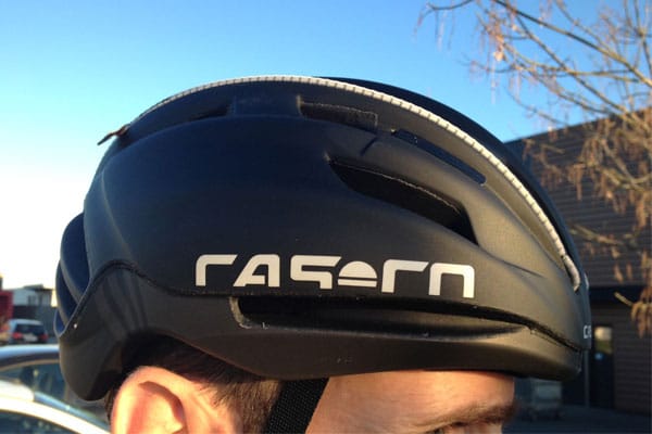 Le casque vélo route Casco Speedster apporte un look branché à son utilisateur. La protection est optimale.
