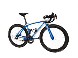 Avec la monte des Zipp 404 NSW notre vélo est opérationnel pour la vitesse et la performance.