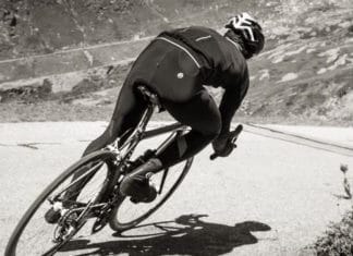 Un test de saison avec le cuissard vélo long Assos LL.MilleTights Le cuissard Assos LL. MilleTights est l'équipement adéquat pour affronter le froid.