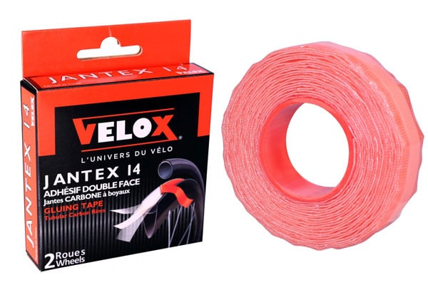 La bande adhésive Velox Jantex 14 est parfaite pour un collage rapide, propre et efficace.