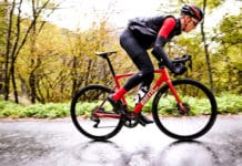 Nouveau BMC Teammachine SLR 01 2018 : toujours plus performant ! Le BMC Teammachine SLR01 2018 se veut encore plus performant, rigide et confortable.