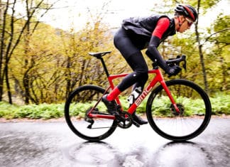Nouveau BMC Teammachine SLR 01 2018 : toujours plus performant ! Le BMC Teammachine SLR01 2018 se veut encore plus performant, rigide et confortable.