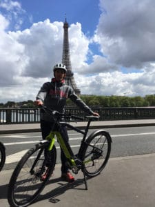 Un passage par la Tour Eiffel est obligatoire quand on visite Paris. Merci à notre guide.