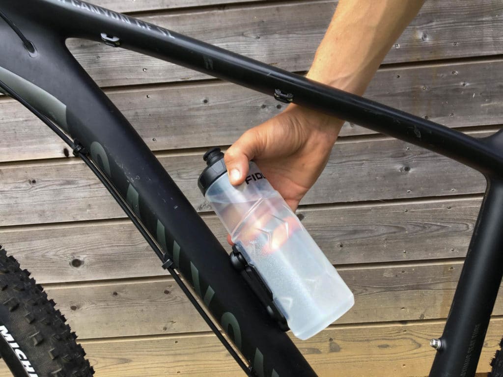 Peaty's X Fidlock Lockin Porte-Bidon Magnétique Vélo 600ml - Système VTT Fixation Rapide Twist
