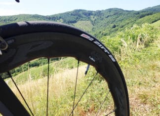 Roues Zipp 454 NSW en test : uniques et exceptionnelles Les Zipp 454 NSW sont performantes, rigides et aérodynamiques.