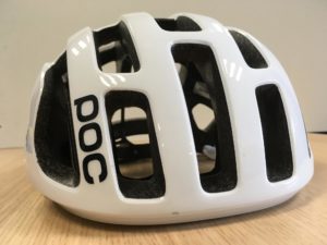 Le casque vélo Poc Octal présente des grosses ouvertures pour un maximum de ventilation.