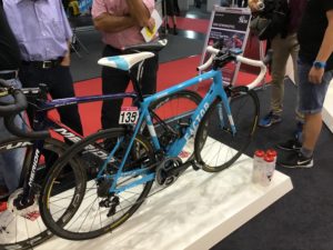 Tous les pros utilisent un capteur de puissance sur leur vélo route. Tous les coureurs pros utilisent l'un des meilleurs capteurs de puissance. Un véritable suivi de la performance.