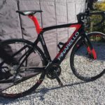 Le vélo route Pinarello Nytro est un vélo de course à assistance électrique.