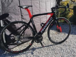 Le vélo route Pinarello Nytro est un vélo de course à assistance électrique.