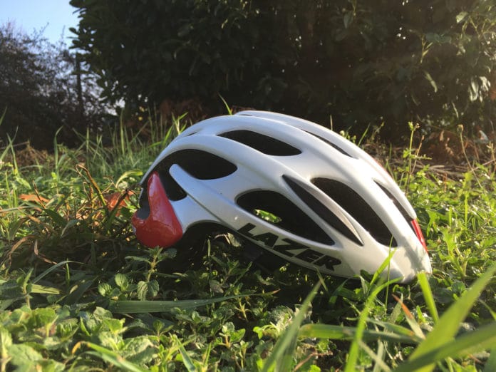 Le casque vélo route Lazer Blade est technique, polyvalent et abordable. Un excellent choix.