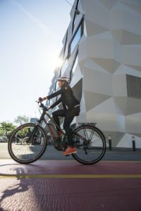 Avec un vélo électrique en adéquation avec vos besoins vous pouvez laisser la voiture au garage.