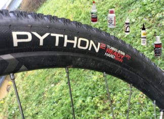 Comment utiliser un liquide préventif pneu Tubeless Le liquide préventif pneu tubeless est recommandé pour obtenir une étanchéité et une résistance à la crevaison optimale.