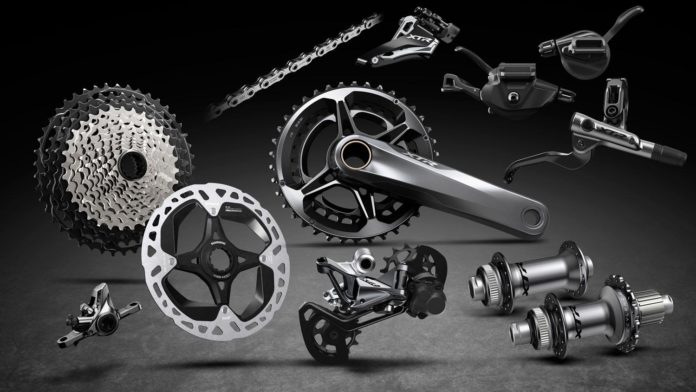 Le groupe Shimano XTR M9100 se veut plus léger avec également 12 vitesses.