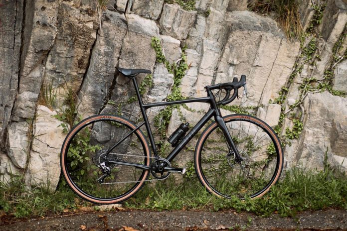 Le BMC Roadmachine X est un vélo polyvalent qui donne le sourire.