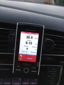 Même en voiture ce compteur peut vous aussi vous guider.