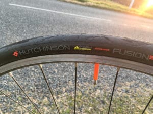 Le pneu vélo route Hutchinson Fusion 5 Performance est performant partout.