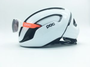 Le casque Poc Omne Air Spin s'associe parfaitement avec les lunettes de la marque.