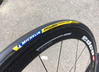 Boyau vélo Michelin Power Compétition : l’accroche du Bibendum Le boyau Michelin Power Compétition offre un grip performant.