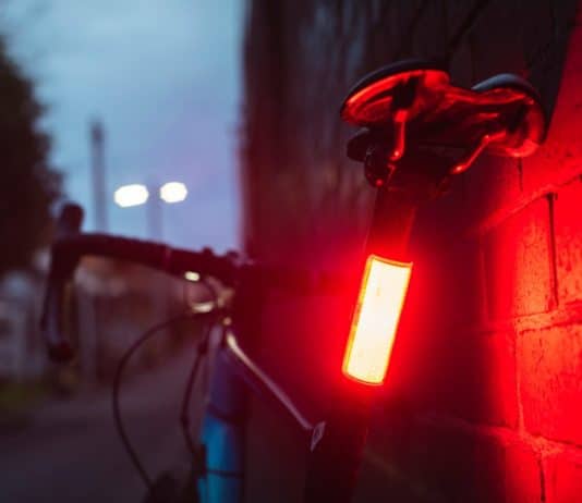 Les 5 meilleurs éclairages vélo : sécurité et visibilité pour tous Un éclairage vélo est un excellent moyen de se rendre visible même en plein jour.