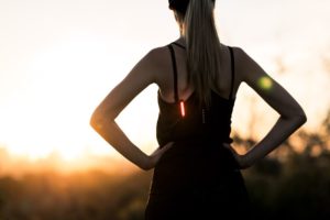 Une utilisation ludique de l'éclairage vélo Knog Plus pour le running.
