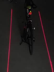 L'éclairage vélo Lezyne Laser Drive en action.
