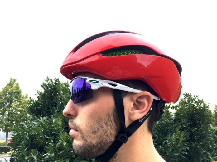 Le casque Bontrager XXX WaveCel apporte une ligne sportive en plus d'être sécuritaire.