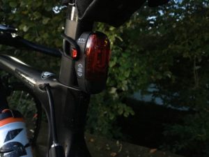 L'éclairage Lezyne KTV Pro Smart arrière est assez puissant pour vous rendre visible.