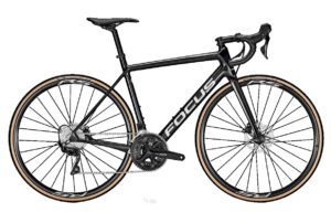 Le Focus Izalco Race 9.7 est plaisant et montre un côté sportif quand le cœur vous en dit !©Focus-bike