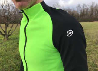 Veste Assos Mille GT Winter : le froid ne lui fait pas peur ! La veste vélo Assos Mille Gt Winter est parfaite pour passer l'hiver.
