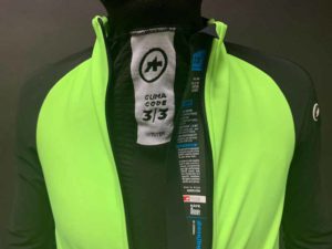 Avec le bon sous-vêtement la veste vélo Assos Mille GT Winter fait des merveilles.