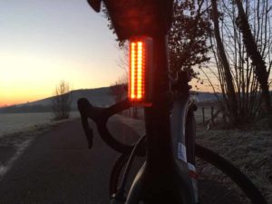 Début ou fin de journée vous pouvez allumer votre éclairage vélo Ravemen.