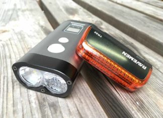 Test de l’éclairage vélo Ravemen : puissant, intuitif et qualitatif Un éclairage vélo Ravemen à lavant et à l'arrière et vous êtes en sécurité.