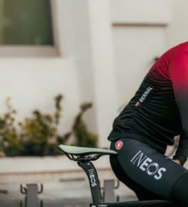 La La selle Fizik Antares Versus Evo 00 Adaptive est déjà présente dans le peloton.©Fizik