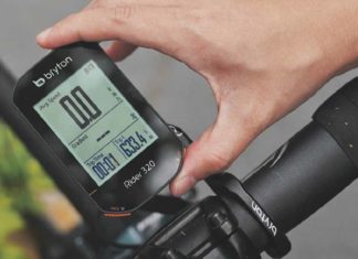 Bryton 320 : un compteur vélo GPS moderne, intuitif et facile d’utilisation Le Bryton 320 offre une excellente autonomie, un grand écran lisible et un tarif abordable.©Bryton