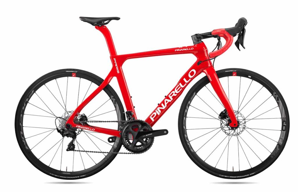 Le coloris rouge du Pinarello Paris est sportif.©Pinarello