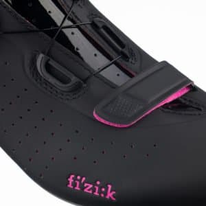 Le velcro permet un ajustement parfait.©Fizik