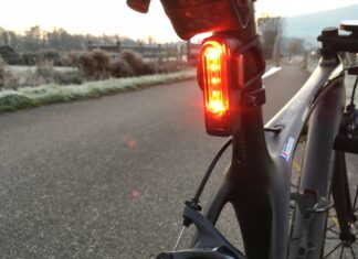 Éclairage vélo Lezyne Strip Alert : un feu intelligent L'éclairage vélo Lezyne Strip Alert est réactif au freinage.