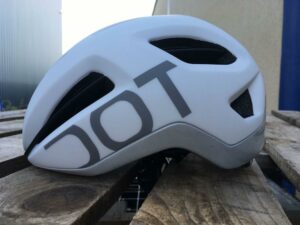 Le casque Dotout Coupe offre une forme assez ronde.